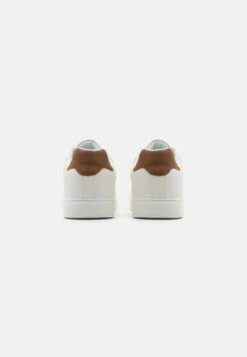 Pier One Sneakers Laag - White 9 Pier One Sneakers Laag - White -Pier One 0d68a4c32b96494b83f0888dc073cae5