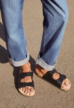 Pier One Unisex - Pantoffels - Black 11 Pier One Unisex - Pantoffels - Black -Pier One 24272c78a40c4e589b9d280fcb0d7a40