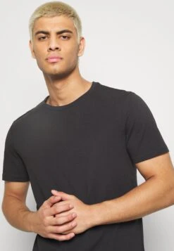 Pier One 7 Pack - T-Shirt Basic - Black -Pier One a537c665fcb548988df38d98a88a46a2