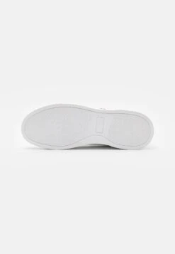 Pier One Sneakers Laag - White -Pier One d027c206c4524f7bafd64b9b3021e7e6
