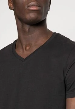 Pier One 3 Pack- T-Shirt Basic - Black 11 Pier One 3 Pack- T-Shirt Basic - Black -Pier One df7c9f951f5c42309db997b3240fc1e8